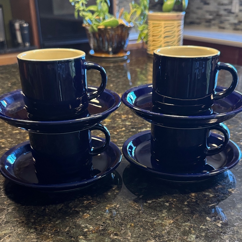 Celebrity Medallion cobalt blue cup and saucer - set of 4